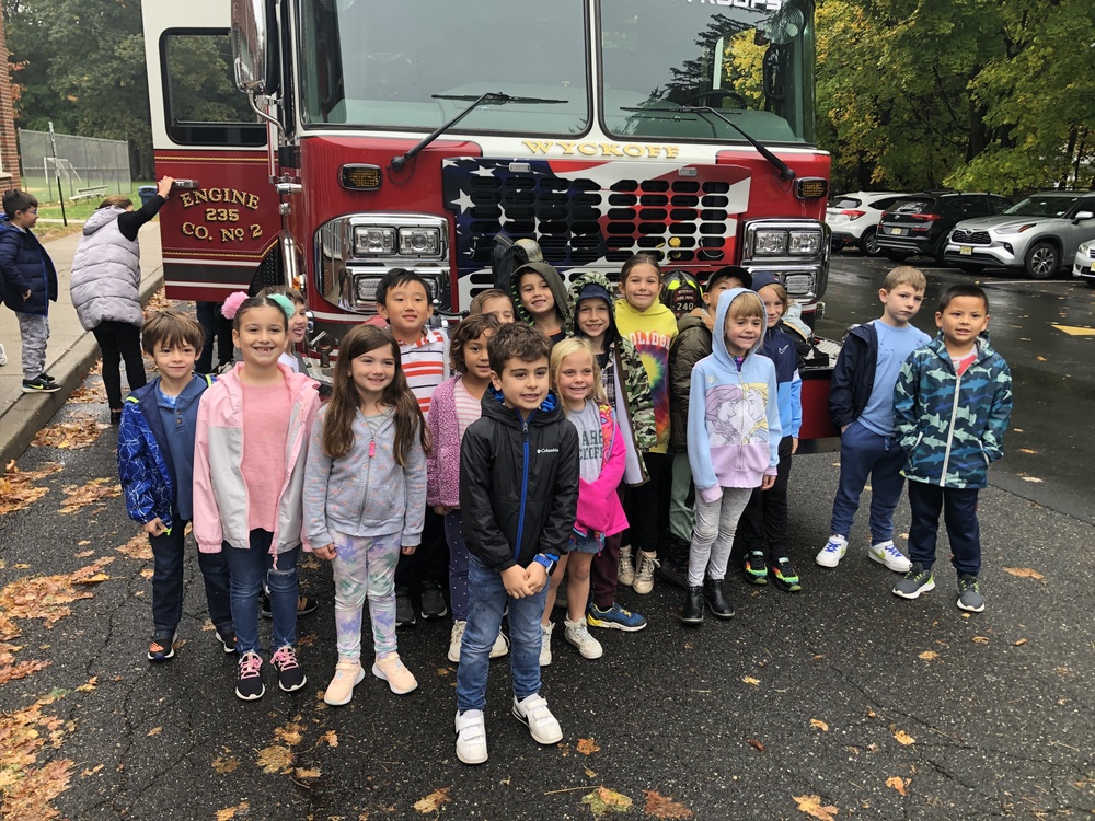 1st graders posing with Wyckoff Fire Truck
