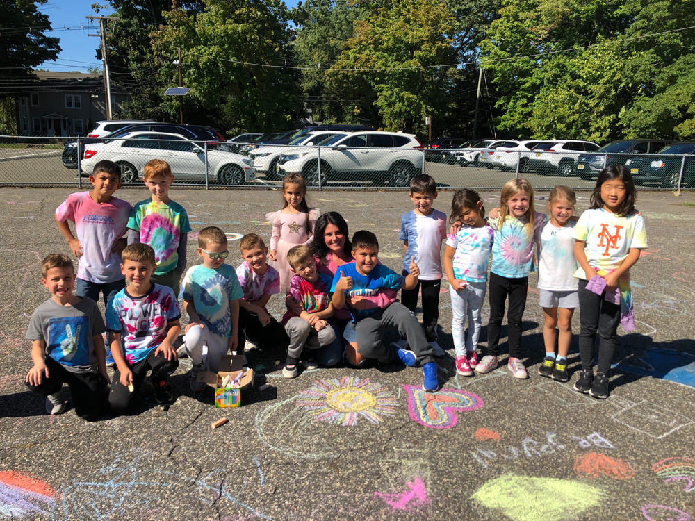 1st grade class posing with Mrs. Gneiding
